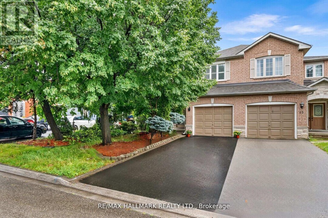 11 Alberta Dr in Vaughan, ON - Building Photo
