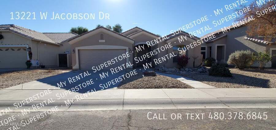 13221 W Jacobson Dr in Litchfield Park, AZ - Building Photo