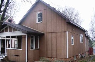 706 W Mulberry St in Bloomington, IL - Building Photo