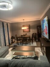 81-06 Westbourne Pl in Centreville, VA - Foto de edificio - Building Photo