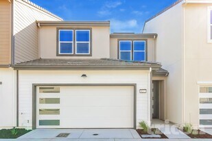 8217 Perla Wy in Sacramento, CA - Building Photo