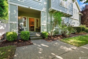 4933 Bering St NW in Gig Harbor, WA - Building Photo