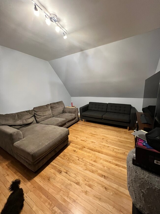 5039 W Eddy St, Unit 2