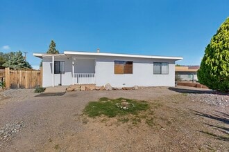 165 Hilton Ave NW in Albuquerque, NM - Building Photo - Building Photo