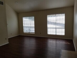 1201 Danbury Square in Austin, TX - Building Photo - Building Photo