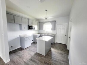 2808 Rosemary Dr, Unit 2 in Weslaco, TX - Foto de edificio - Building Photo