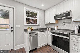 612 44th St NE in Washington, DC - Foto de edificio - Building Photo