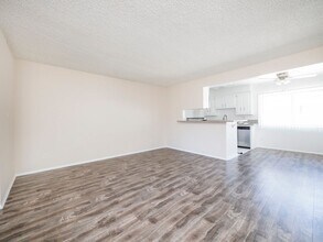 1963 S. Bedford St in Los Angeles, CA - Building Photo - Interior Photo