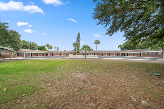 Eagle Crest Apartments in St. Petersburg, FL - Building Photo - Building Photo