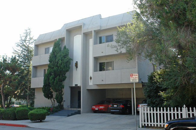 3928 Carpenter Ave in Studio City, CA - Building Photo - Building Photo