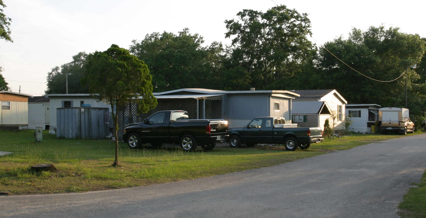 Valrico Hills in Dover, FL - Foto de edificio