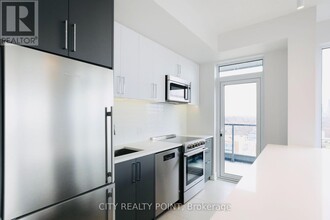 2525-2525 Bathurst St in Toronto, ON - Building Photo - Building Photo