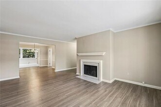 103 La Rue Pl NW in Atlanta, GA - Foto de edificio - Building Photo