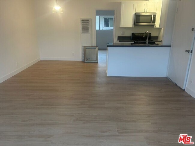 3603 Mentone Ave in Los Angeles, CA - Building Photo - Building Photo