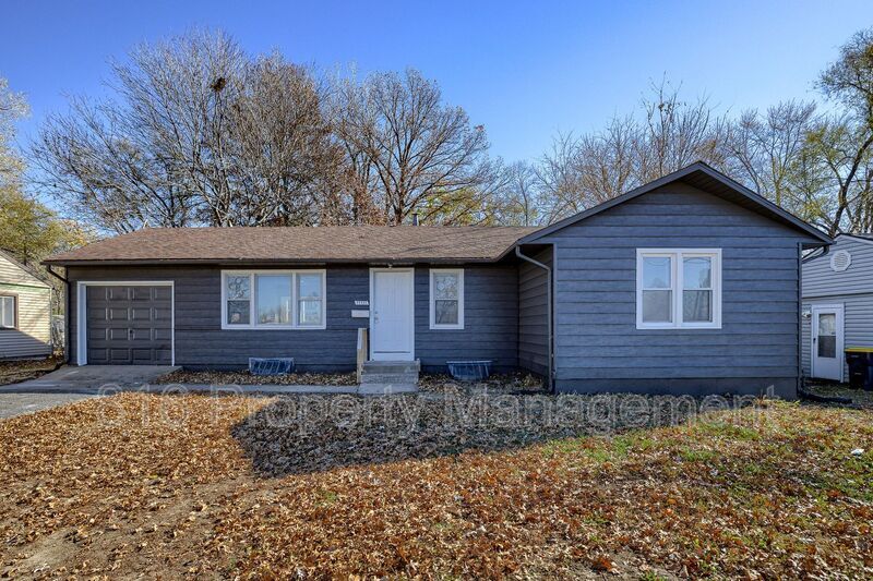 11111 Blue Ridge Blvd in Kansas City, MO - Building Photo