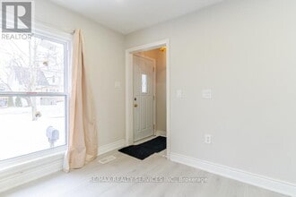 73 Drury Ln in Barrie, ON - Building Photo - Building Photo