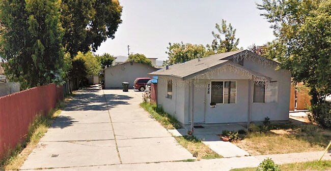 728 Jefferson St in Salinas, CA - Foto de edificio - Building Photo