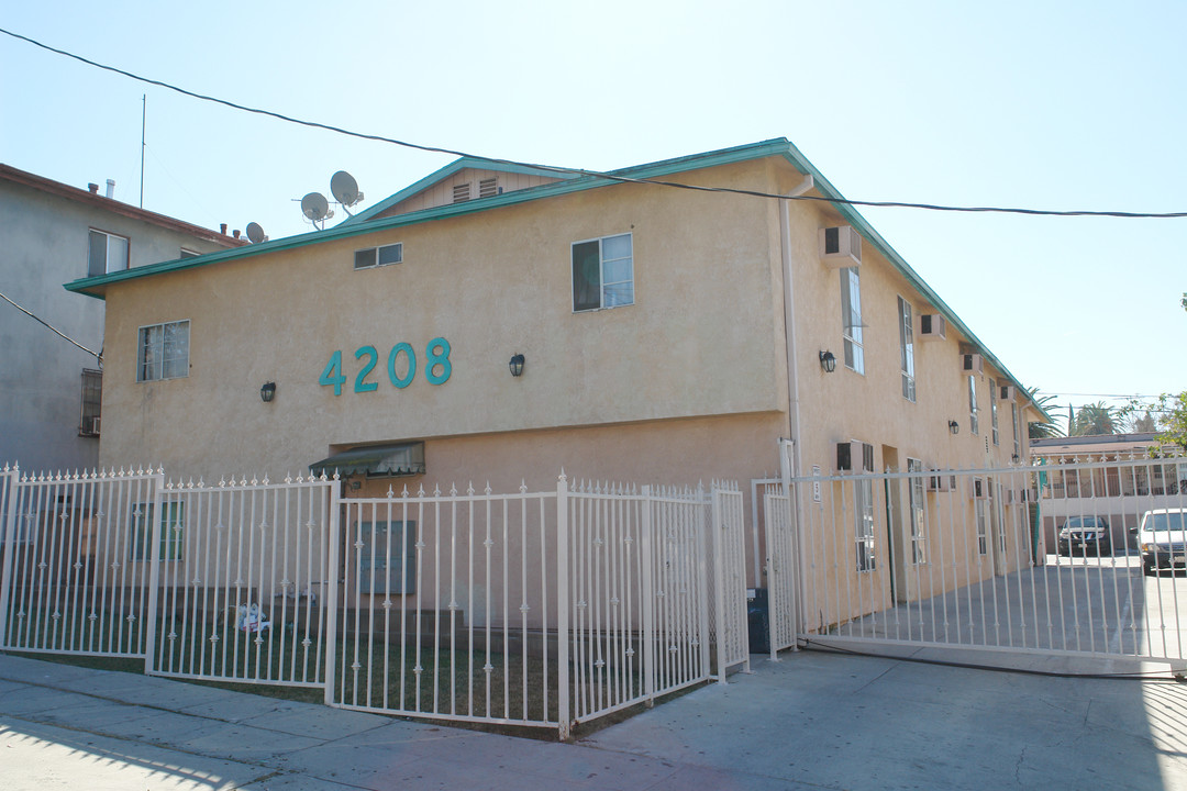 4208 Burns Ave in Los Angeles, CA - Foto de edificio