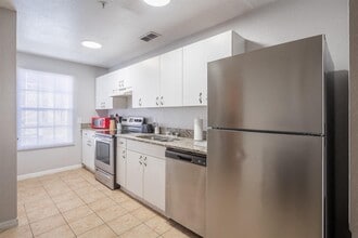 Summer Lake Villas, LLC in New Port Richey, FL - Building Photo - Building Photo