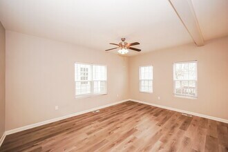 111 Lookout Point Pl, Unit 220 in Mooresville, NC - Foto de edificio - Building Photo