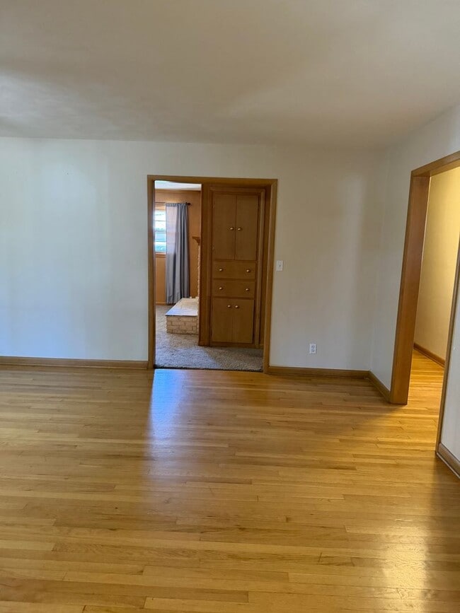 2141 E Claiborne St in Springfield, MO - Foto de edificio - Building Photo