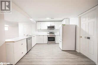 30 Brouwer Crescent in Wasaga Beach, ON - Building Photo - Building Photo