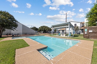 Hampton Townhomes in Crowley, TX - Foto de edificio - Building Photo