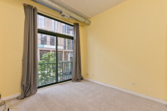 843 W Monroe St, Unit 2F in Chicago, IL - Building Photo - Building Photo