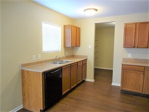 3345 Grove Berry Ln in Indianapolis, IN - Foto de edificio - Building Photo