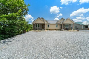 1908 Laurel Ln in Maryville, TN - Building Photo