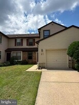 57 E Oleander Dr in Mount Laurel, NJ - Building Photo