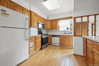 181 Park Ave in Williston Park, NY - Building Photo - Building Photo
