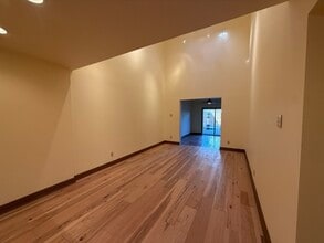 12513 Burninglog Ln in Dallas, TX - Building Photo - Building Photo