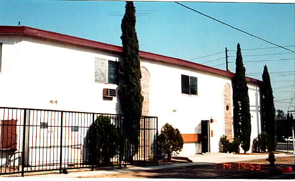 8750 Telfair Ave in Sun Valley, CA - Building Photo - Building Photo