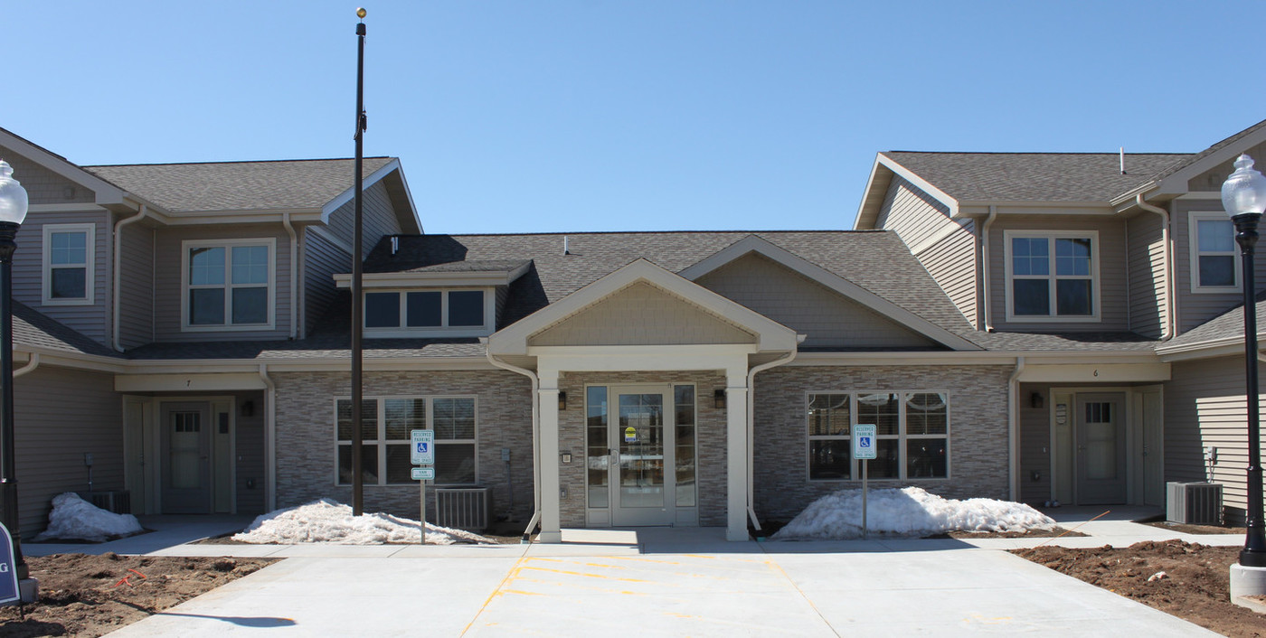 Pleasant View Townhomes in Plymouth, WI - Building Photo