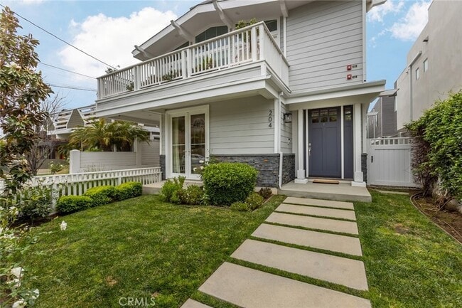 204 S Helberta Ave in Redondo Beach, CA - Foto de edificio - Building Photo