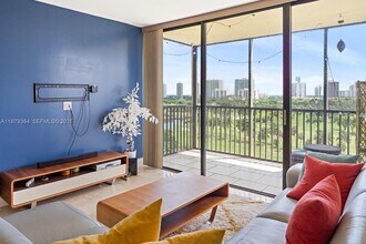 20335 W Country Club Dr in Aventura, FL - Foto de edificio - Building Photo