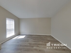 725 Villa Ridge Dr in Garland, TX - Building Photo - Building Photo