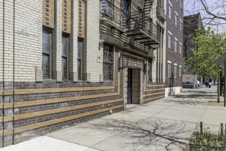 116 Seaman Avenue in New York, NY - Foto de edificio - Building Photo