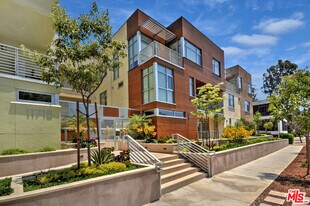 11715 W Bellagio Pl in Los Angeles, CA - Building Photo