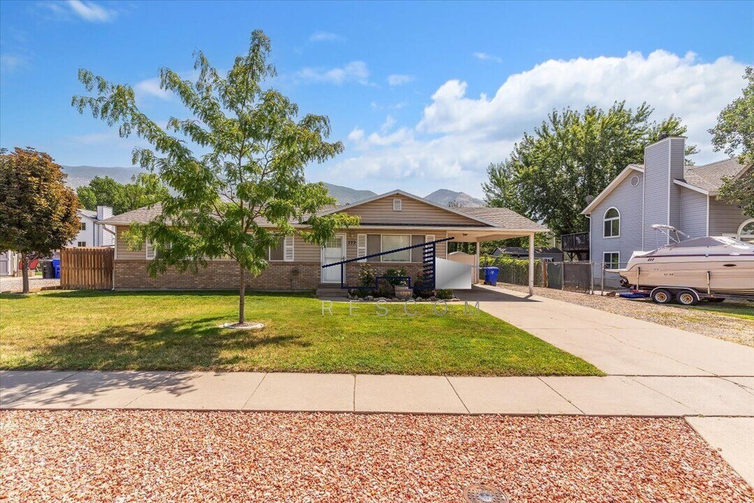 772 N 800 W in Centerville, UT - Building Photo
