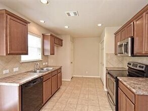 811 Craters of the Moon Blvd in Pflugerville, TX - Building Photo - Building Photo
