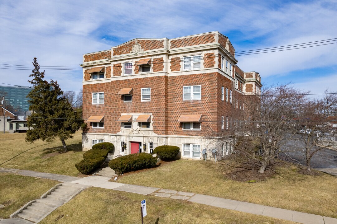 Whitney Manor in Toledo, OH - Building Photo