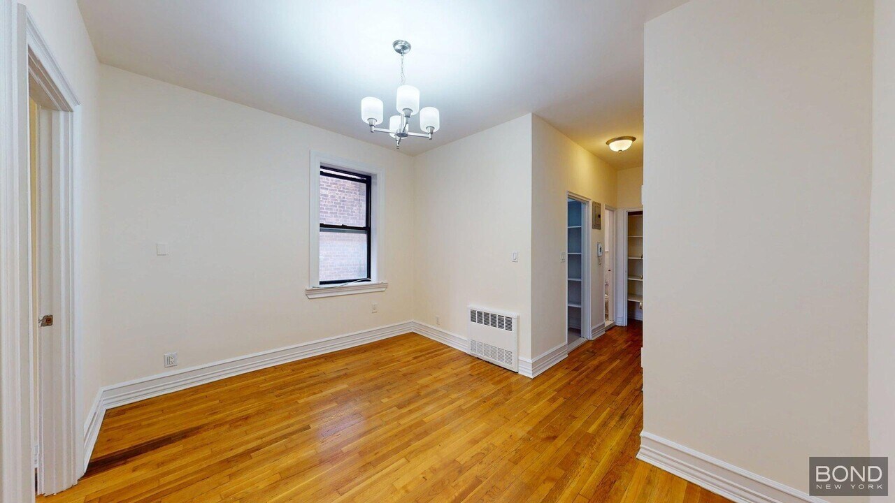 338 E 70th St in New York, NY - Foto de edificio