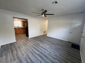 302 St James in Neosho, MO - Building Photo - Building Photo