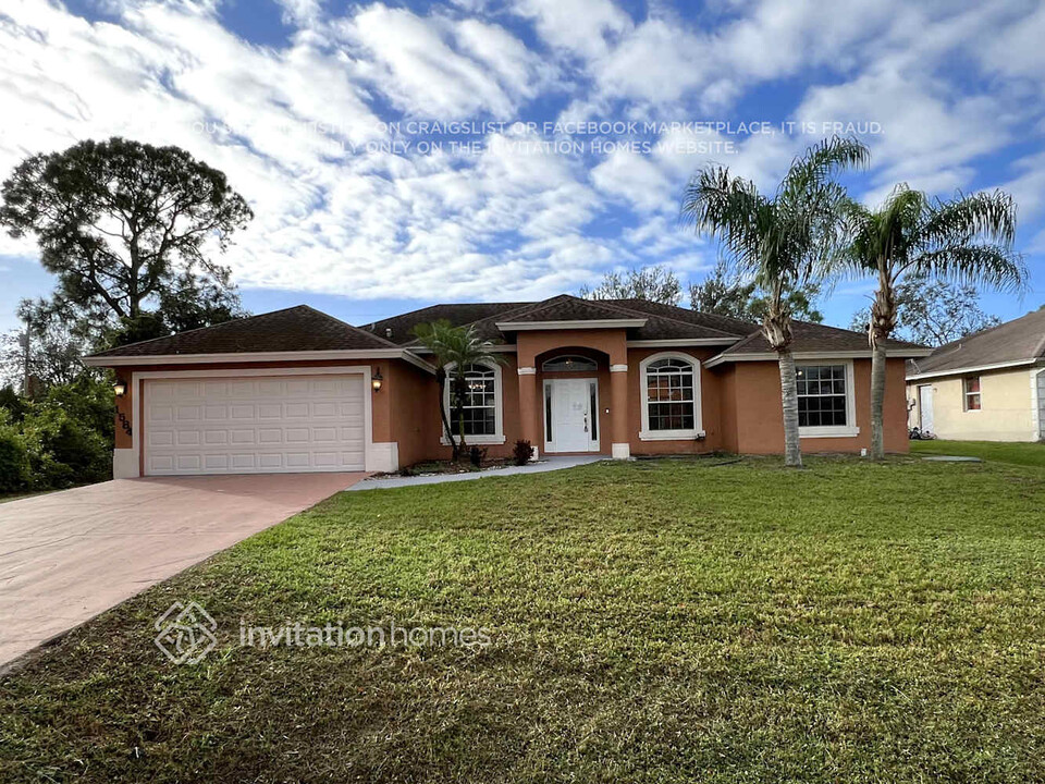 1584 SW Paar Dr in Port St. Lucie, FL - Building Photo