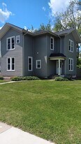 304 S Silver Lake St in Oconomowoc, WI - Building Photo
