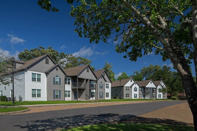 The Reserve At White Oak in Baton Rouge, LA - Building Photo - Building Photo