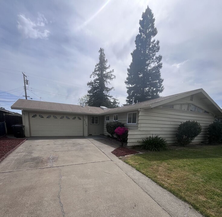 2705 El Segundo Dr in Rancho Cordova, CA - Building Photo