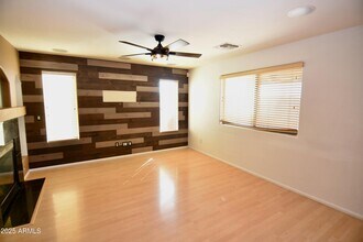 2525 W Straight Arrow Ln in Phoenix, AZ - Building Photo - Building Photo